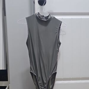 Boohoo Green Size 4 Sleeveless Bodysuit Top